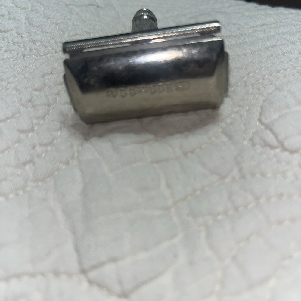 Vintage Gillette 1966 L4 Original Pressed Logo Ball End Travel DE Safety Razor